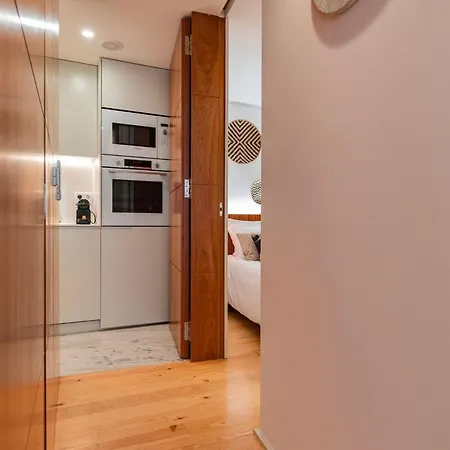 Condessa I By Innkeeper *