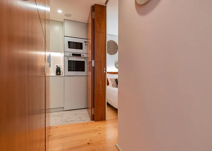 Condessa I By Innkeeper *